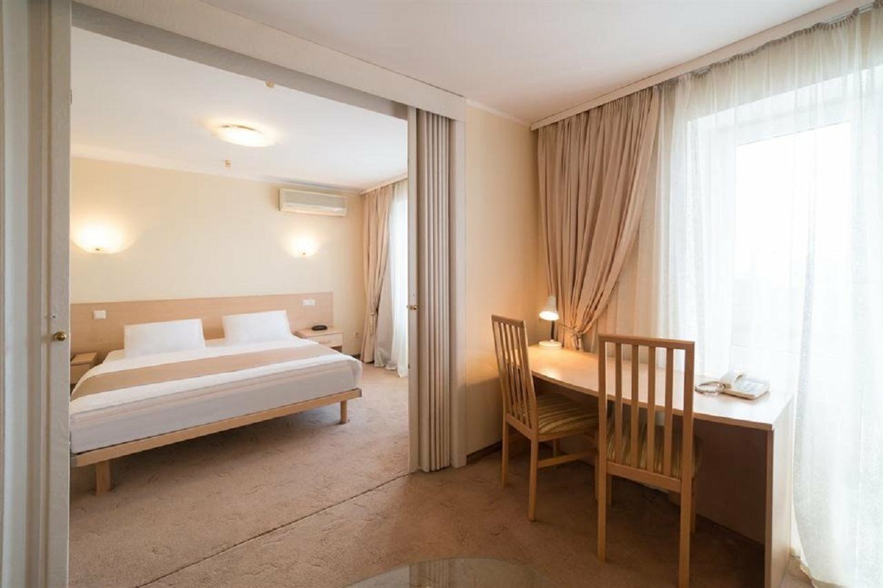 Hotel Express Congress 3*
